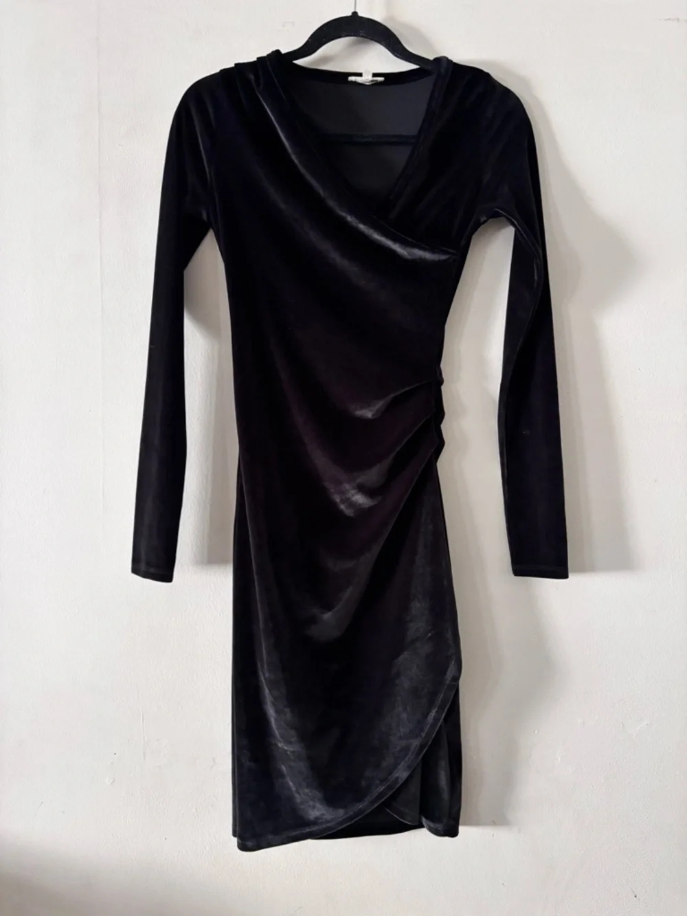 Wilfred Klum Black Long-Sleeve Velvet Wrap Dress - Picture 3 of 8